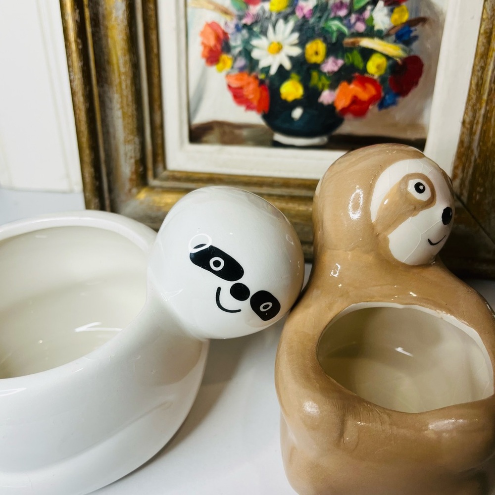 2 CERAMIC SLOTHS PLANTERS - Picture 5 of 7